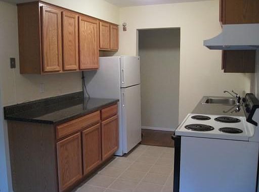 2nd image of 1 On The Grn APT 3