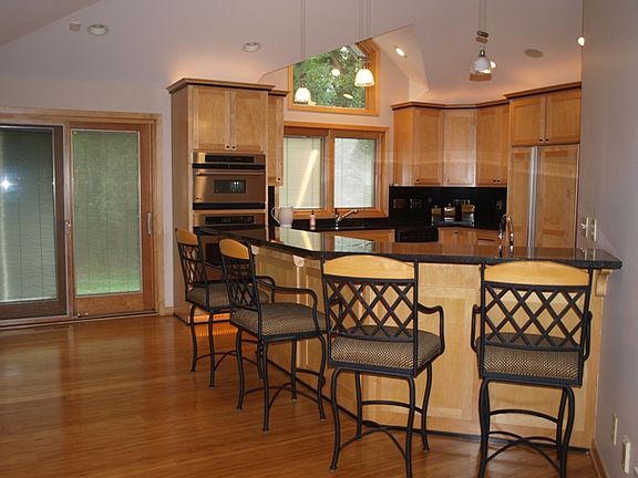 Granite & stainless kitchen