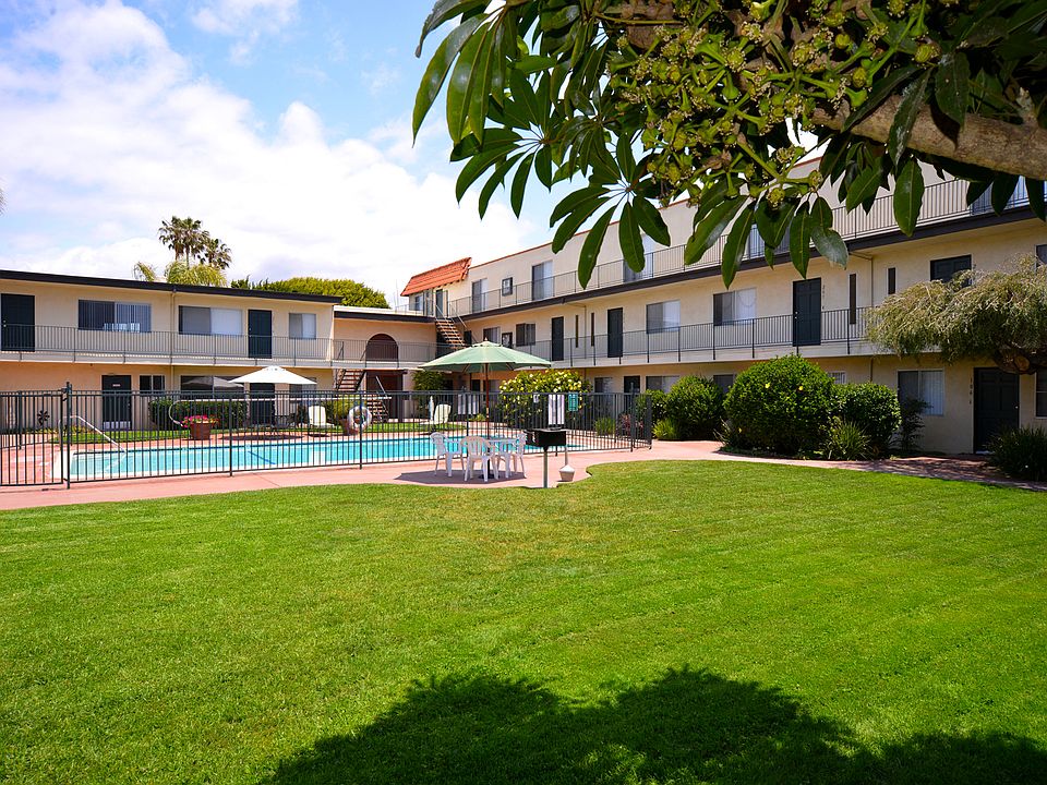 Ocean View Townhomes courtyard view from Rear of Building