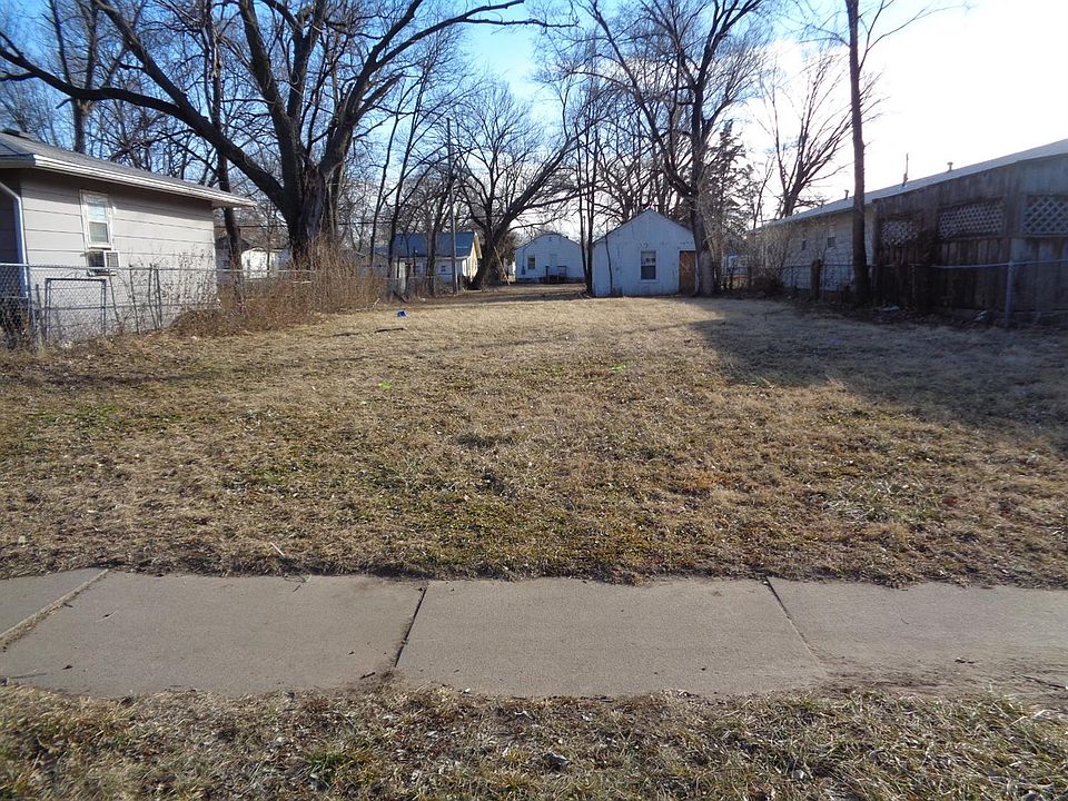 2nd image of 631 W 11th St
