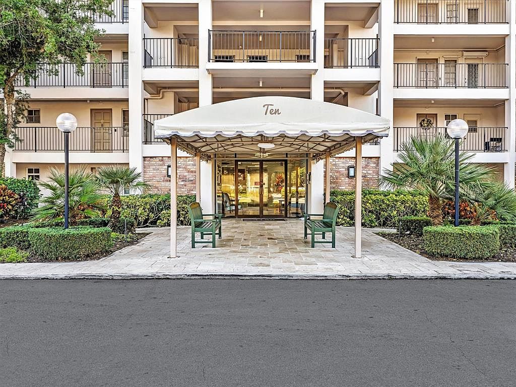 3150 N Palm Aire Dr #503