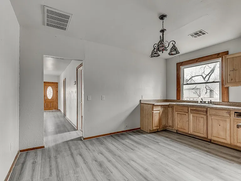 118 S Miles Ave — Photo 8