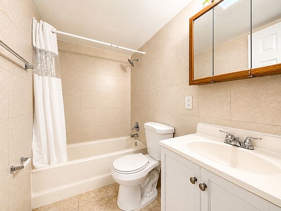 2nd image of 5621 NE 22nd Ave APT 2