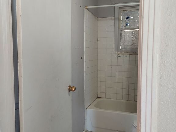 5th image of 115 Orange St