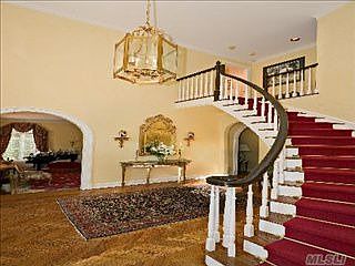 2nd image of 4 Pin Oak Ct