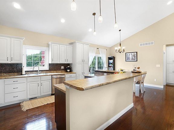 5th image of 318 Ben Ct