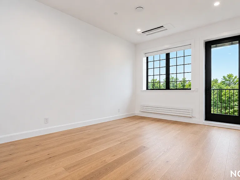 166 Eckford St #3 — Photo 2