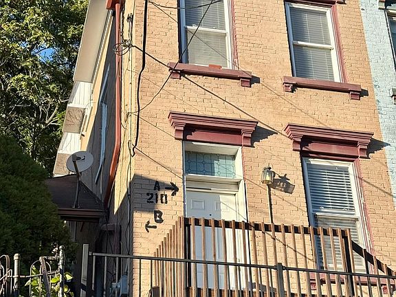 3rd image of 210 Dorsey St