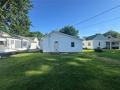 329 E Main St, Moweaqua, IL 62550 | Zillow