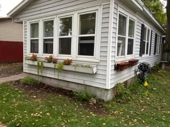 1527 Ferry St, La Crosse, WI 54601