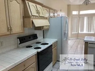3 bed, 2.0 bath, 1605 sqft, $1,700 — Photo 3