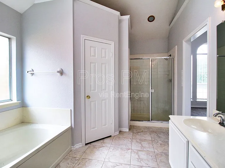8435 Creekside Cir — Photo 19