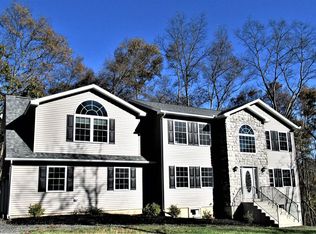 2208 Campanile Ct, East Stroudsburg, PA 18301