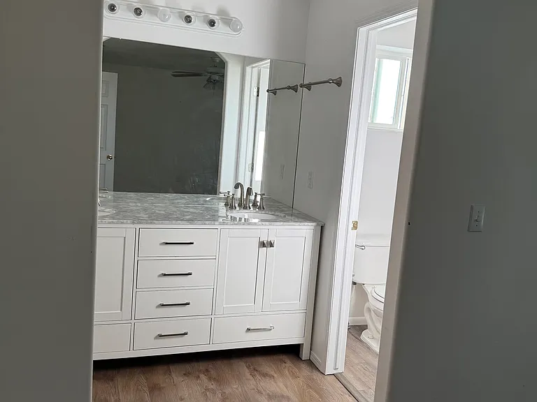Master bath en-suite