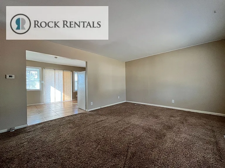 15 Sunset Dr — Photo 3