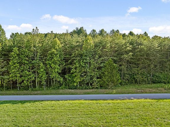 3rd image of 816 Brock Hollow Rd