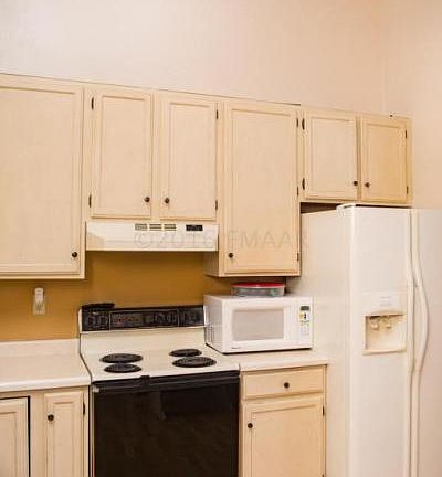 3rd image of 907 15th Ave W