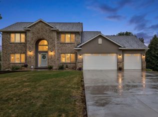 8939 Heatherton Ridge Dr, Savage, MN 55378