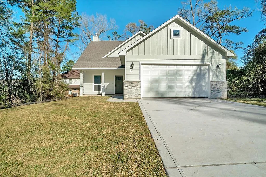 4 bed, 2.5 bath, 2506 sqft, $2,400 — Photo 1