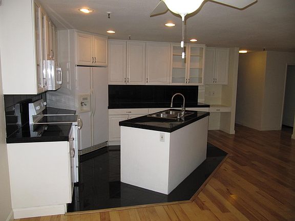 4th image of 1640 10th Ave Unit 106