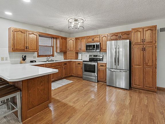 3rd image of 416 E 15th St