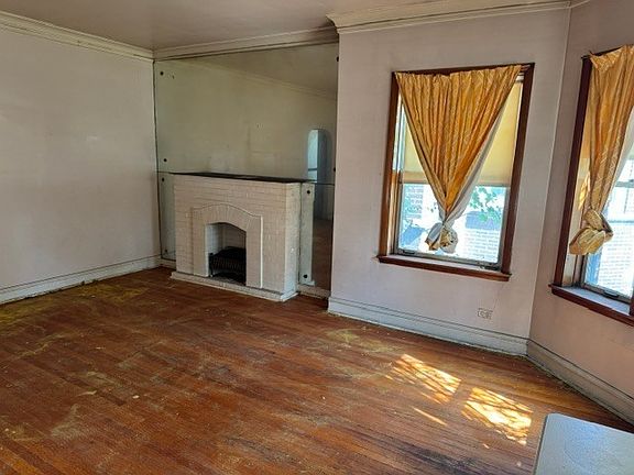 5th image of 8012 S Marshfield Ave