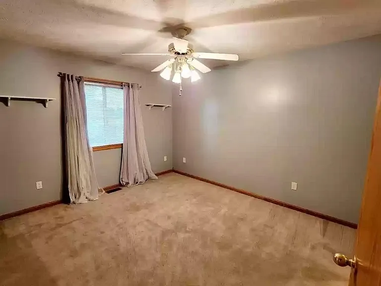 1301 Sierra Dr — Photo 21