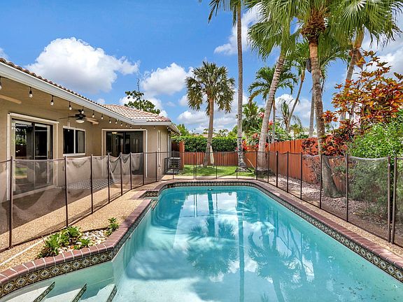 3rd image of 8530 NW 21st Manor