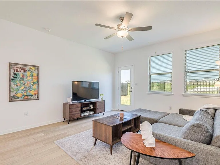802 Papaya Dr — Photo 10