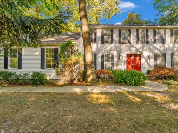 4680 Lakeshore Ter, Fort Gratiot, MI 48059