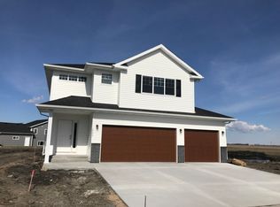 6224 58th St S, Fargo, ND 58104