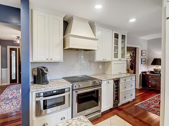 3rd image of 3439 Saint Charles Ln
