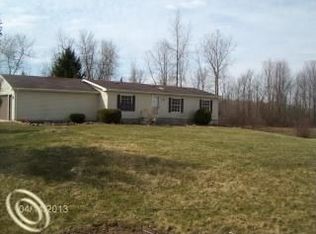 9539 Beard Rd, Avoca, MI 48006
