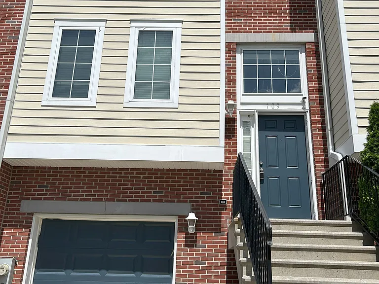 109 Cityview Ave — Photo 2