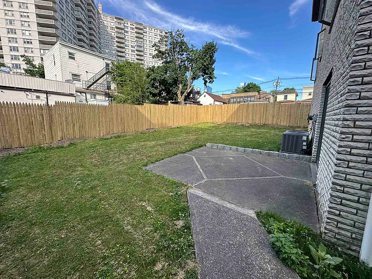 407 Jane St #1 — Photo 20