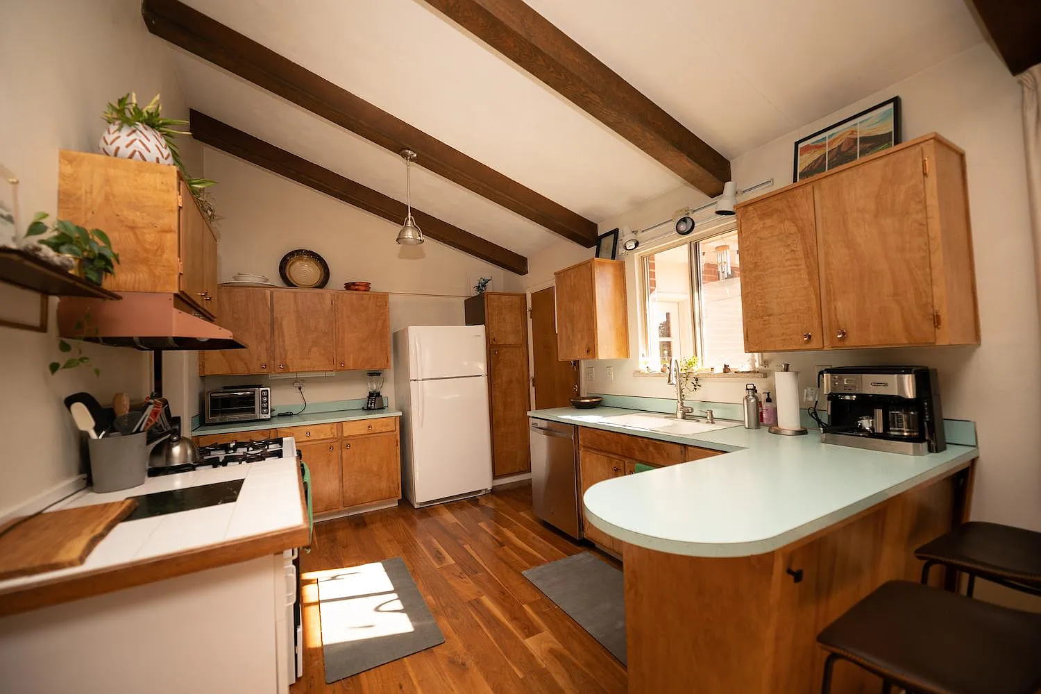1595 Linden Avenue — Photo 4