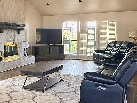 3rd image of 6021 Oak Tree Rd