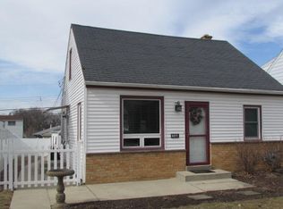 4671 S 49th St, Greenfield, WI 53220
