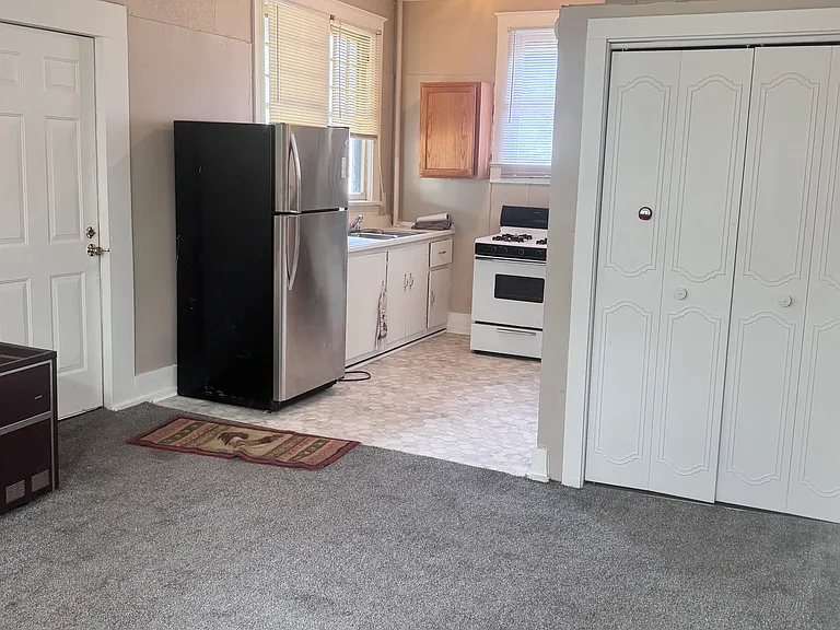 426 N Hoover Ave — Photo 4