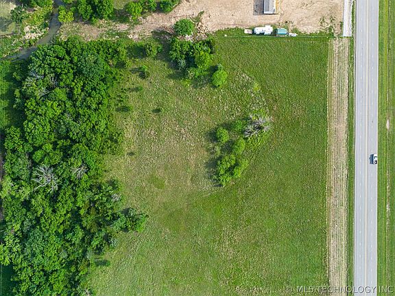 3rd image of 8 S 4200th Rd