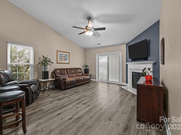 2nd image of 1433 Moss Creek Dr
