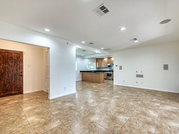 5th image of 2937 N 17th Dr