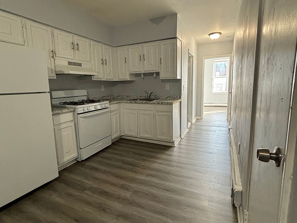 1st image of 62 Atlantic St Floor 2