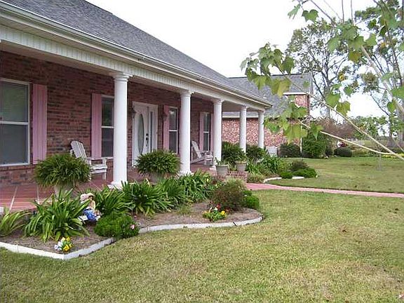 5th image of 398 Rosemount Dr
