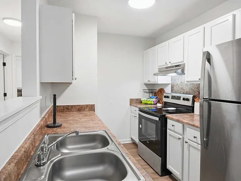 Britt Lake Apartments — Photo 35