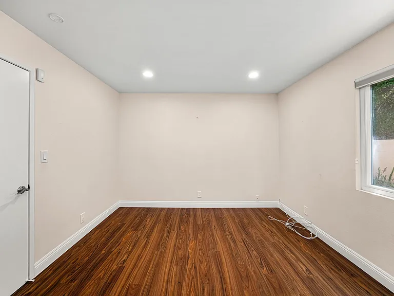 3751 Prestwick Dr — Photo 37