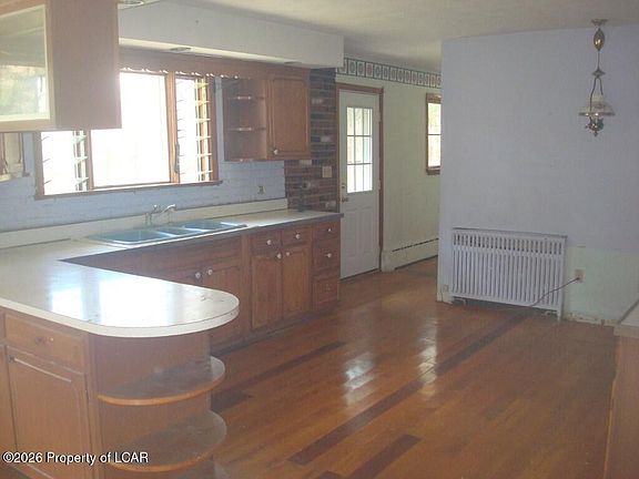 5th image of 24 Flat Rock Rd
