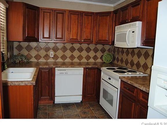 5th image of 2320 Leroy Ave