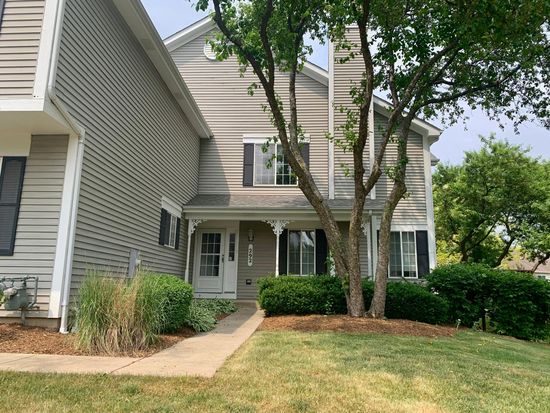 292 Sandhurst Ln, South Elgin, IL 60177