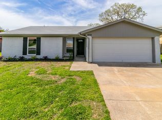 1404 Warren Ln, Fort Worth, TX 76112